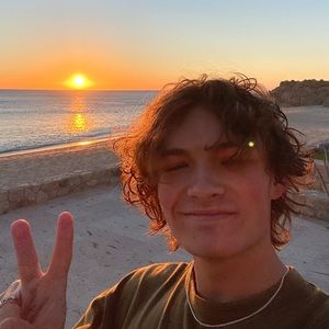 Meet your Posher, Cayman